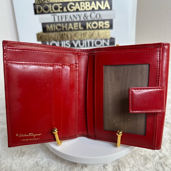 SALVATORE FERRAGAMO Red Vara Bow Compact Wallet - Picture 4 of 6